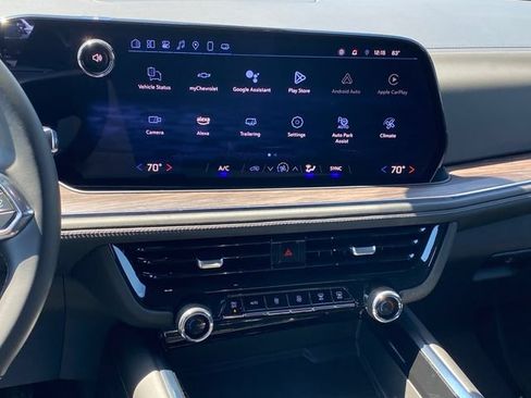 Certified 2025 Chevrolet Suburban LS AWD/4WD image 11