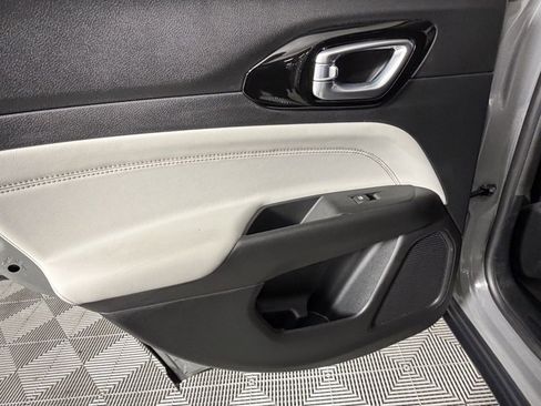 Used 2022 Jeep Compass Limited image 26