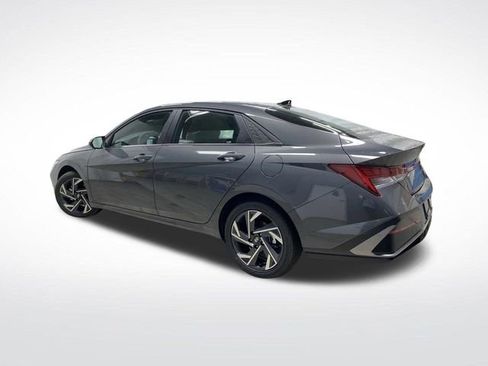 New 2025 Hyundai Elantra Limited image 3