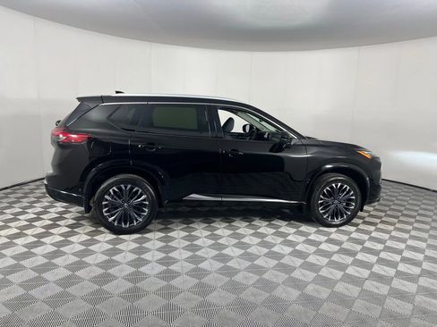 Used 2024 Nissan Rogue Platinum image 5