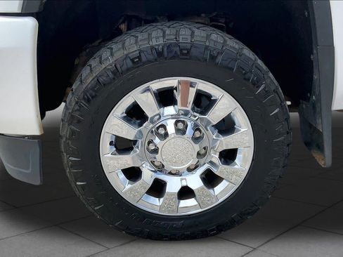 Used 2019 GMC Sierra 2500 Denali w/ Duramax Plus Package AWD/4WD image 11