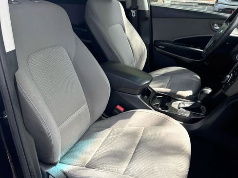 Used 2017 Hyundai Santa Fe SE FWD image 17