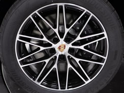 Certified 2025 Porsche Cayenne E-Hybrid AWD/4WD image 11