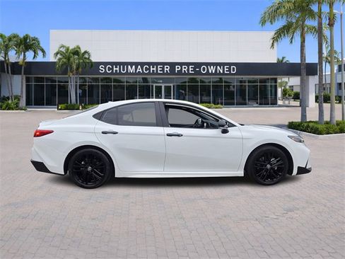 Used 2025 Toyota Camry SE w/ Convenience Package image 8
