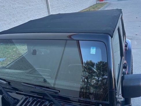 Used 2015 Jeep Wrangler Unlimited Sahara w/ Connectivity Group image 16