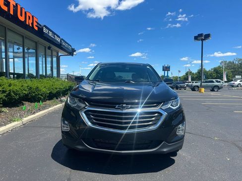 Used 2018 Chevrolet Equinox LT FWD image 2