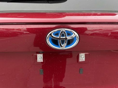 Used 2023 Toyota RAV4 XLE Premium image 23