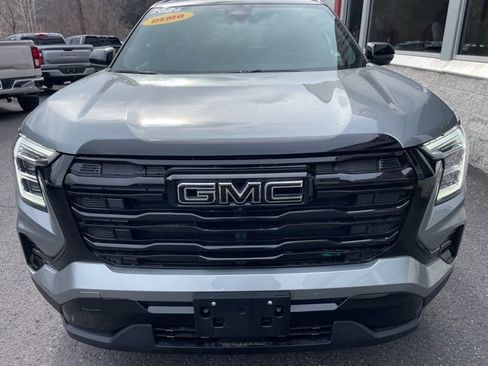 Used 2026 GMC Terrain Elevation w/ Elevation Premium Package image 3