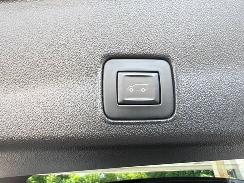 Used 2024 Chevrolet TrailBlazer LT w/ Convenience Package AWD/4WD image 13