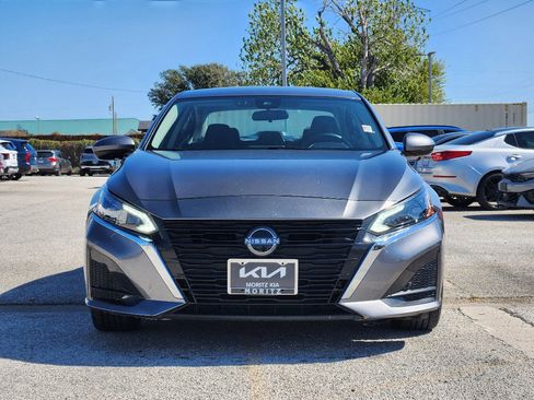 Used 2023 Nissan Altima 2.5 SV image 2