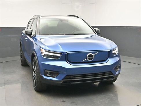 Used 2021 Volvo XC40 P8 Recharge w/ Advanced Package image 2