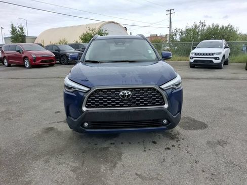 Used 2023 Toyota Corolla Cross XLE w/ Convenience Package AWD/4WD image 3