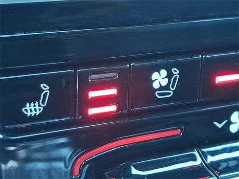 Used 2023 Jeep Grand Cherokee Overland w/ Luxury Tech Group IV image 27