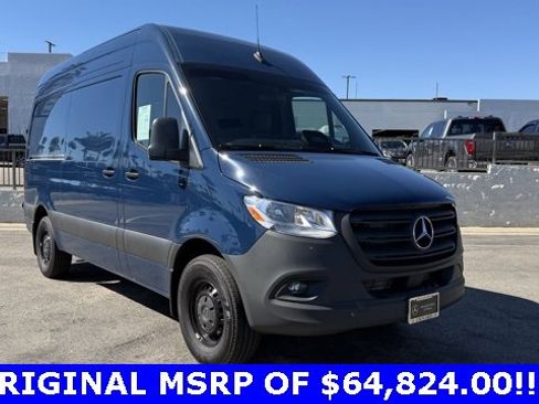 Used 2025 Mercedes-Benz Sprinter 2500 image 32