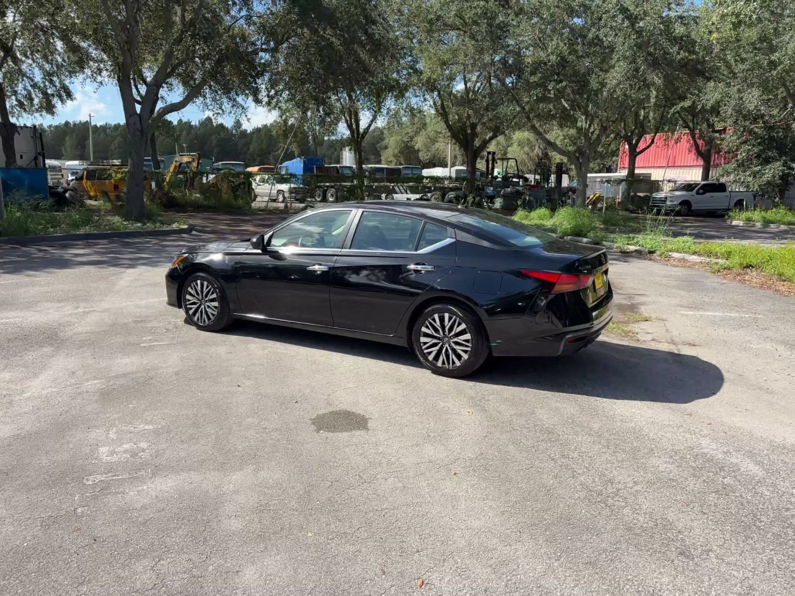 Used 2025 Nissan Altima 2.5 SV FWD image 9
