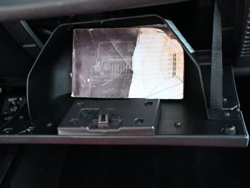 Used 2002 Jeep Wrangler Sahara image 33