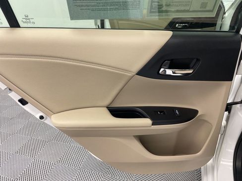 Used 2016 Honda Accord Touring image 29