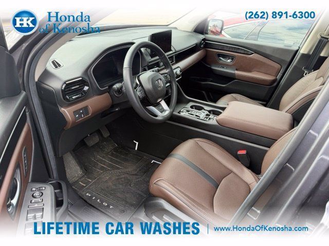 Used 2025 Honda Pilot Elite image 4
