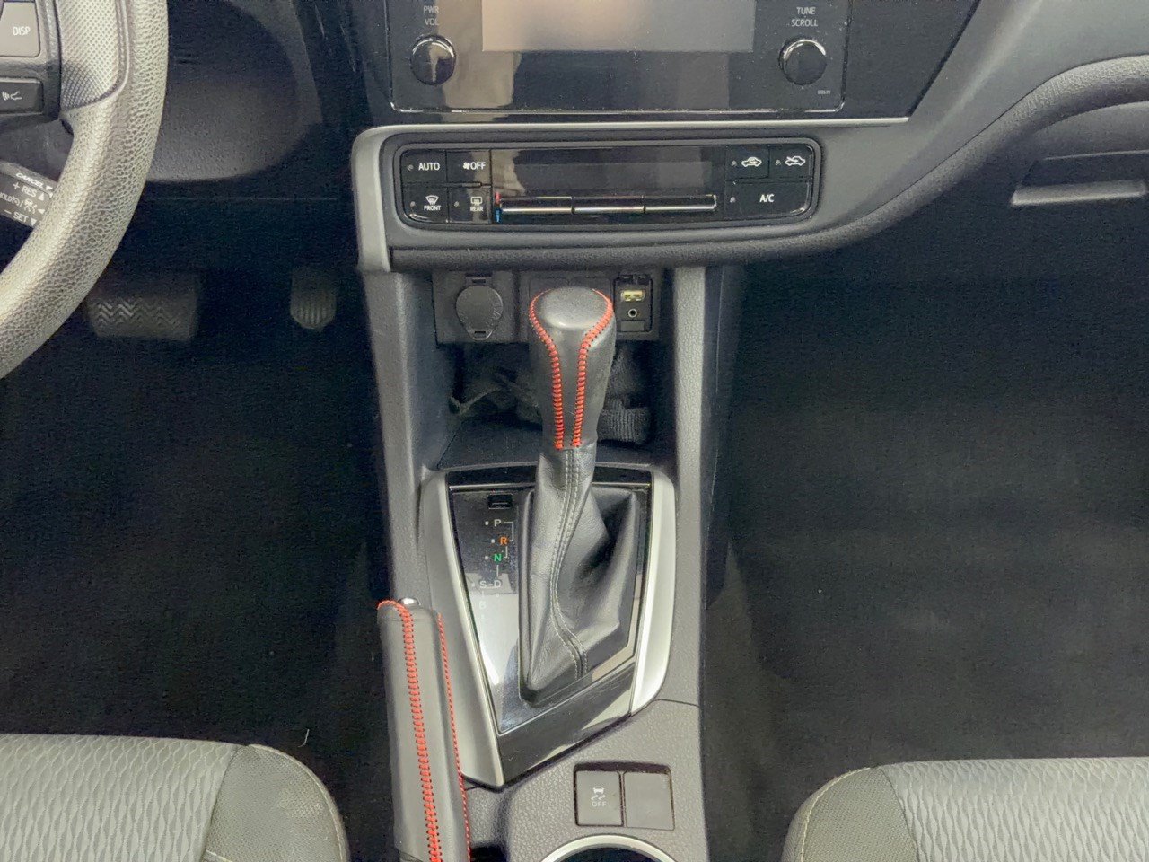 Used 2017 Toyota Corolla LE FWD image 22