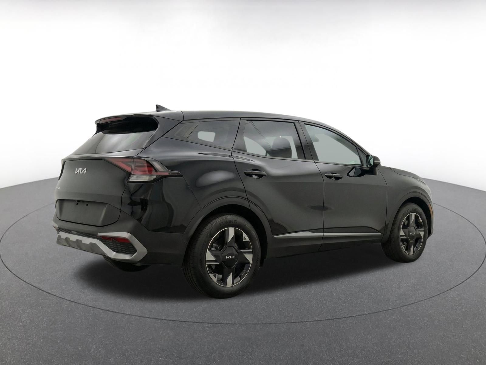 Used 2026 Kia Sportage LX FWD image 8