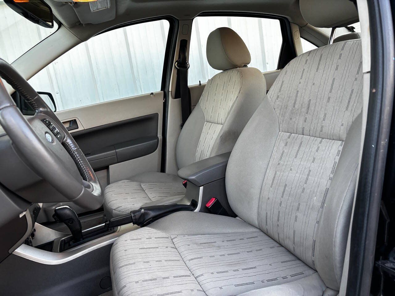 Used 2010 Ford Focus SE FWD image 11