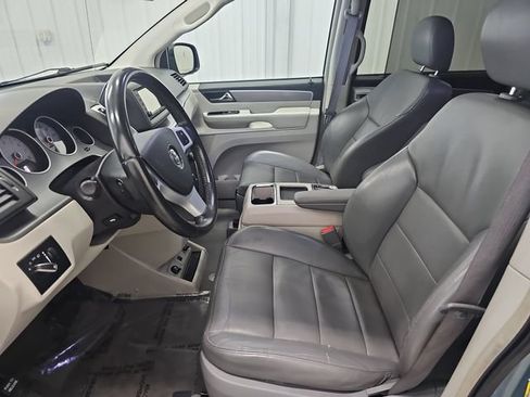 Used 2009 Volkswagen Routan SEL Premium FWD image 9