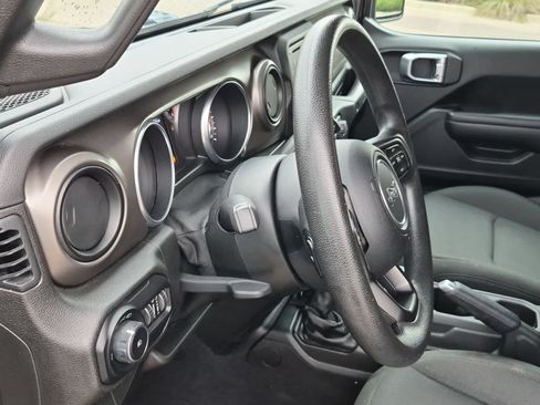 Used 2018 Jeep Wrangler Sport AWD/4WD image 10