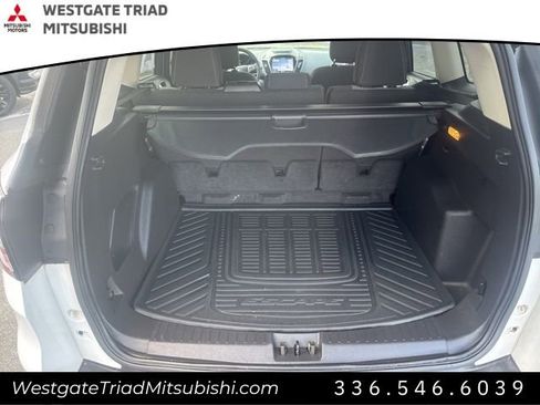 Used 2018 Ford Escape SE w/ Ford Safe & Smart Package FWD image 13