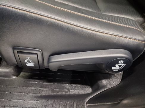 Used 2019 Toyota Highlander Limited image 28