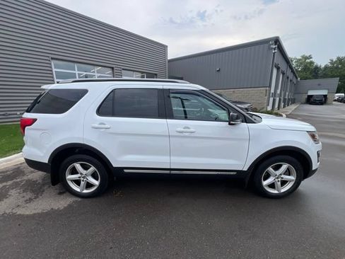 Used 2016 Ford Explorer XLT w/ Equipment Group 202A AWD/4WD image 4