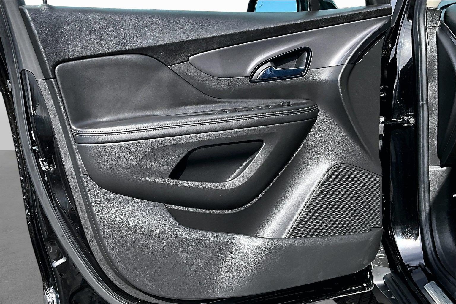 Used 2022 Buick Encore Preferred w/ Safety Package FWD image 17