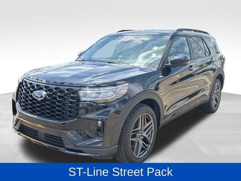 Used 2025 Ford Explorer ST-Line w/ ST-Line Street Pack image 4