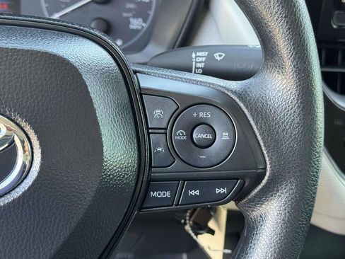 Used 2025 Toyota Corolla LE FWD image 11