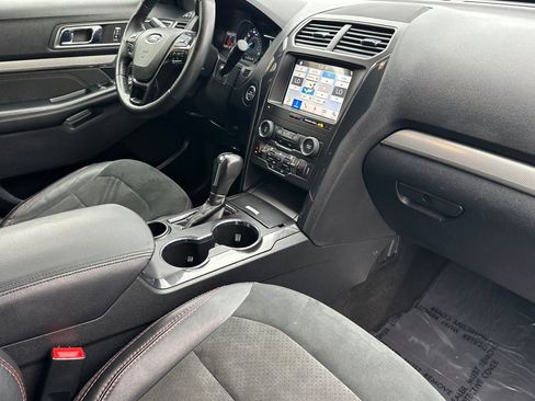 Used 2019 Ford Explorer XLT w/ Equipment Group 202A image 14