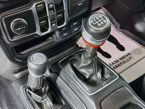 Used 2021 Jeep Wrangler Unlimited Sahara AWD/4WD image 16