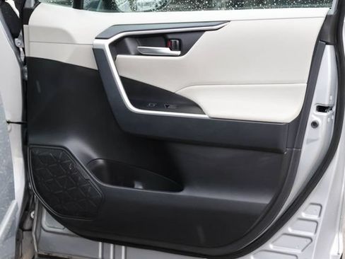 Used 2025 Toyota RAV4 XLE FWD image 32