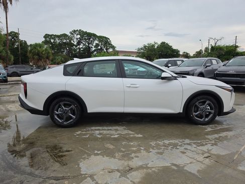 New 2026 Kia K4 FWD image 9