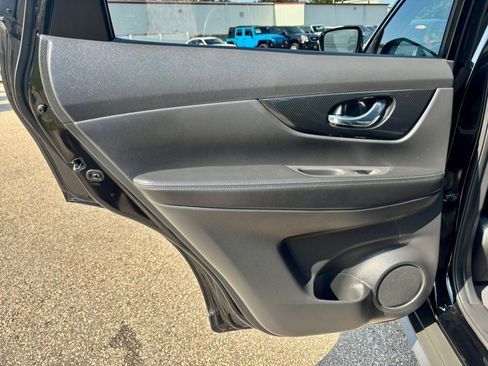 Used 2018 Nissan Rogue SL w/ Premium Package AWD/4WD image 19
