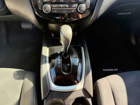 Used 2016 Nissan Rogue SV image 17