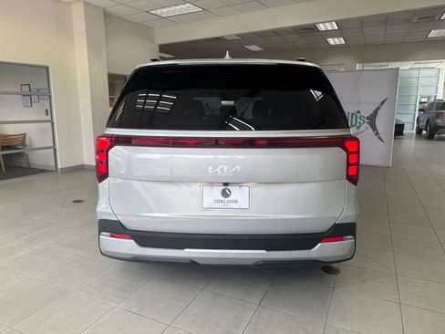 Used 2025 Kia Carnival EX FWD image 6