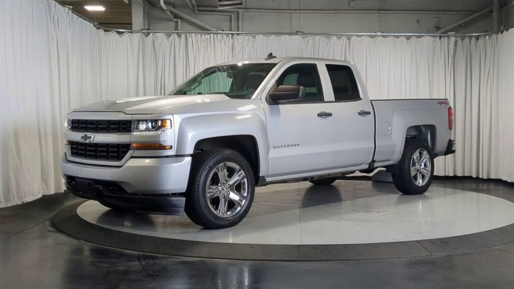 Used 2019 Chevrolet Silverado 1500 Custom w/ Custom Convenience Package AWD/4WD image 5