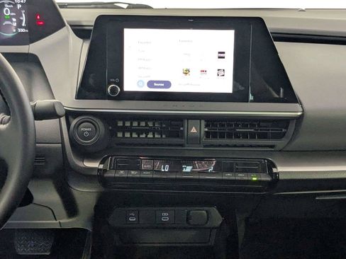 Used 2025 Toyota Prius LE FWD image 40