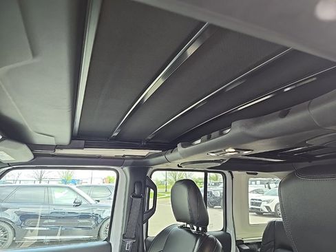 Used 2020 Jeep Wrangler Unlimited Sahara image 15