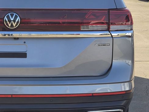 Used 2025 Volkswagen Atlas SE AWD/4WD image 9