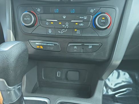 Used 2017 Ford Escape SE AWD/4WD image 22