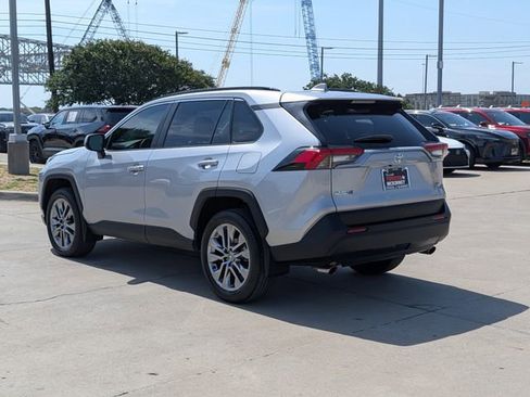 Used 2025 Toyota RAV4 XLE Premium w/ Weather Package FWD image 9