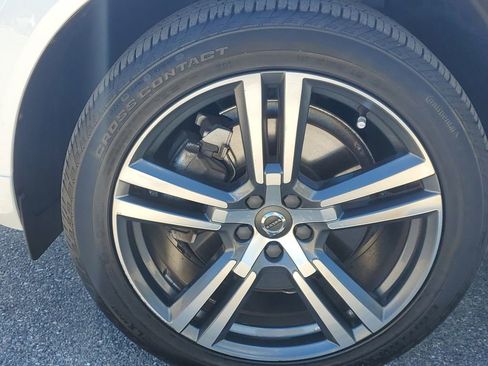 Used 2019 Volvo XC60 T6 Momentum w/ Advanced Package image 13