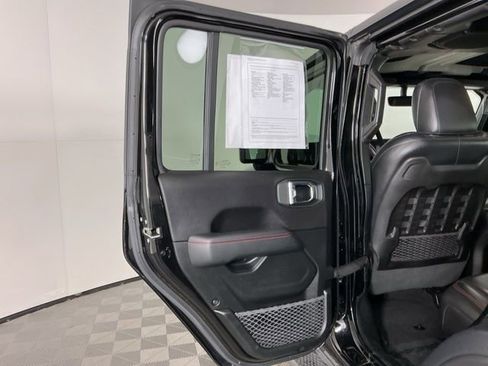 Used 2019 Jeep Wrangler Unlimited Rubicon w/ Uconnect 4C Nav & Sound Group AWD/4WD image 26