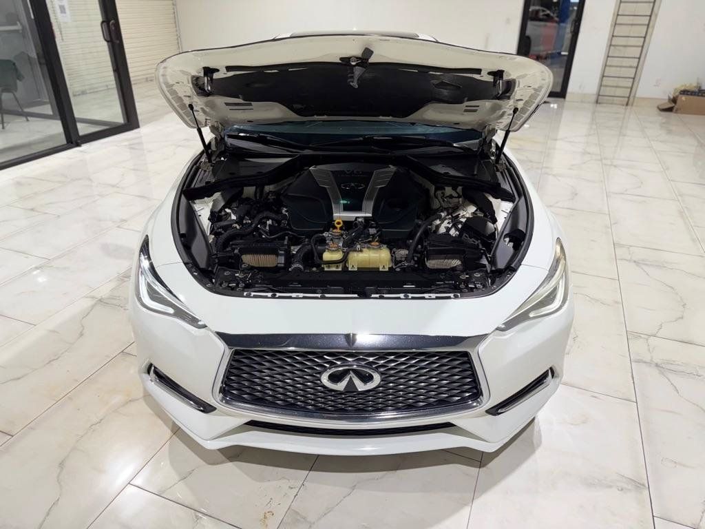 Used 2017 INFINITI Q60 Red Sport 400 RWD image 4