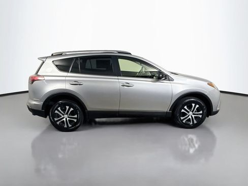 Used 2018 Toyota RAV4 LE FWD image 8